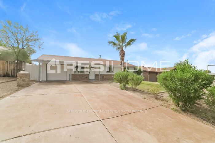 Primary Photo - 1313 E Dunlap Ave