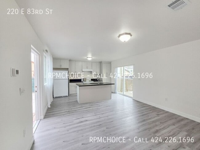 Foto del edificio - 220 E 83rd St