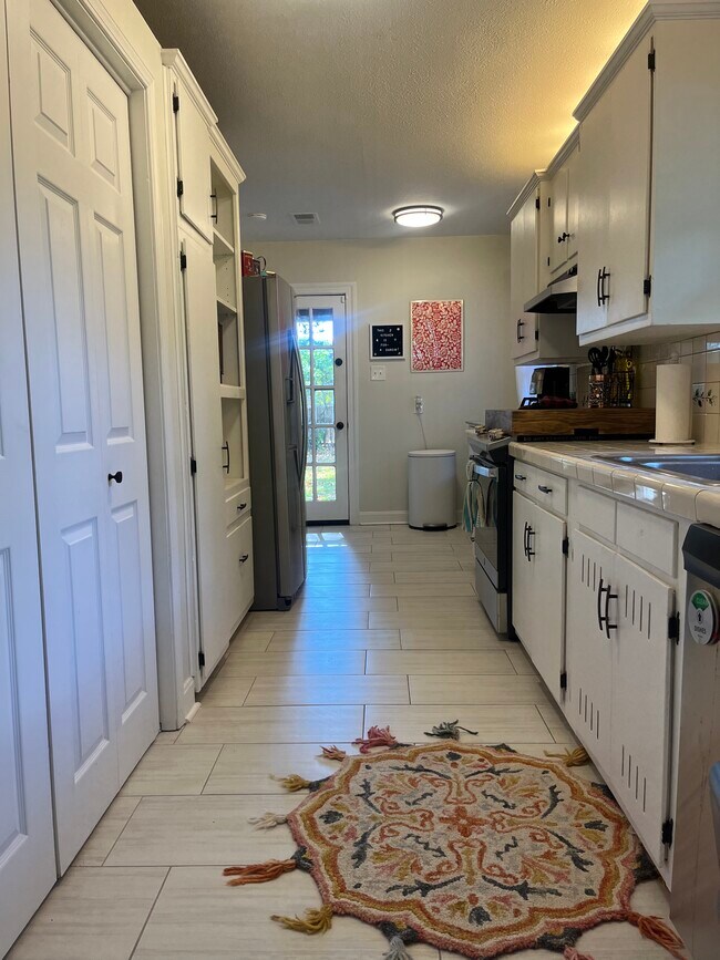 Kitchen - 164 Linda Ave