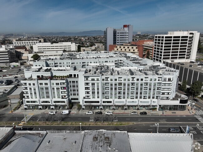 3D Exterior - The Broadway
