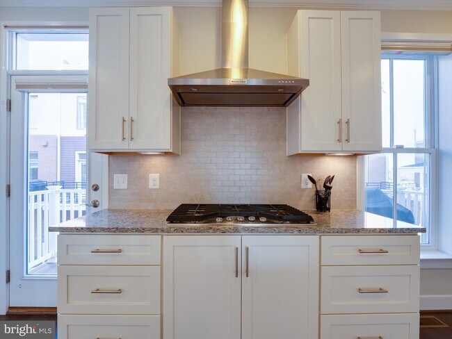 Foto del edificio - 726 Bluemont Ave