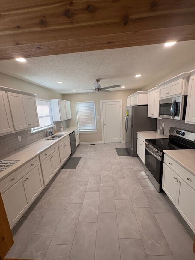 Foto del edificio - COMPLETE Remodel 2 Bedroom / 1 Bath House