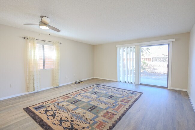 Building Photo - 1060 W Calle De Pitahaya