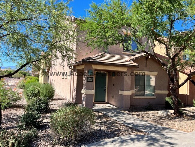 Foto del edificio - Beautiful Three Bedroom 2 and 1/2 Bath Home