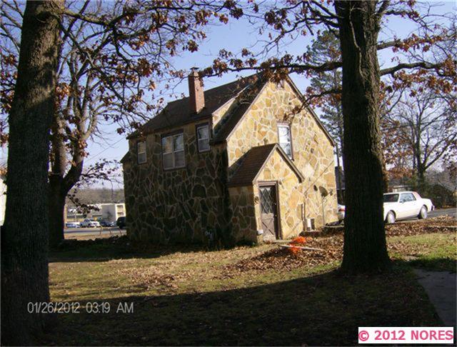 Primary Photo - 902 N Grand Ave