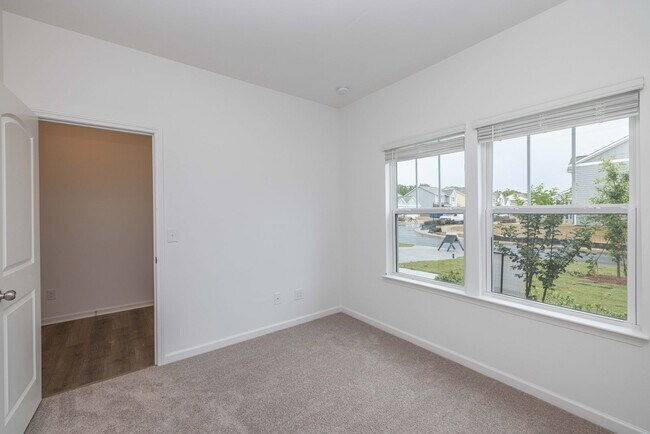 Foto del edificio - BEAUTIFUL 3 Bedroom Home - Stonebridge Fairways - AVAILABLE NOW