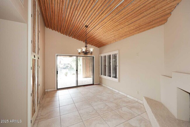 Foto del edificio - 9969 E Bayview Dr