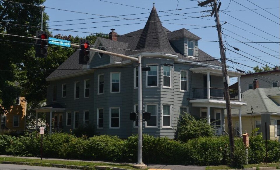 Foto principal - 593 Washington Ave