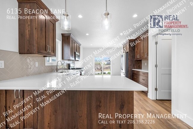 Foto del edificio - 6135 Beacon Ln