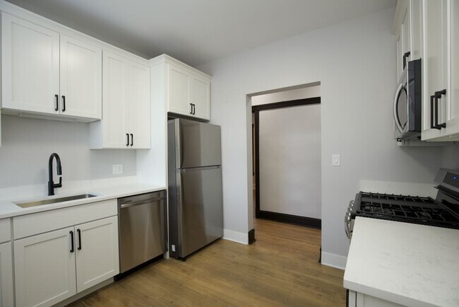 Foto del edificio - 1400 W Summerdale Ave