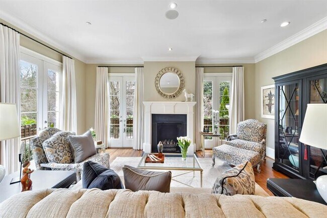 Foto del edificio - 112 Old Ivy Rd NE