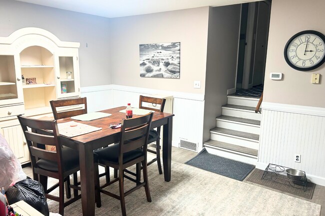 Building Photo - 3 Bed 2 Bath Home Available, Central Sioux Falls!