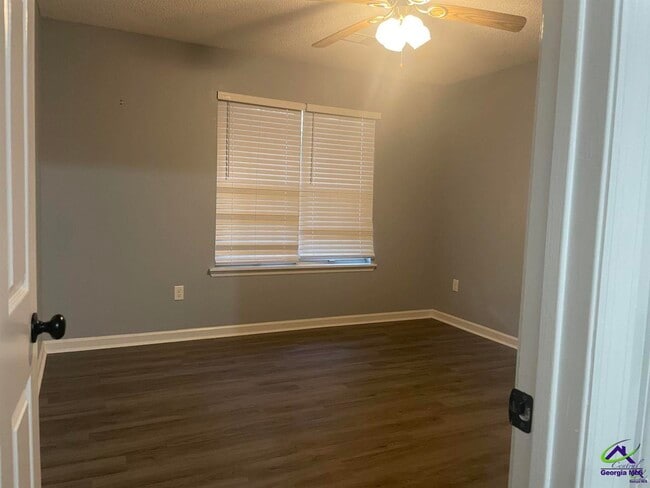 Building Photo - 337 Somerset Dr