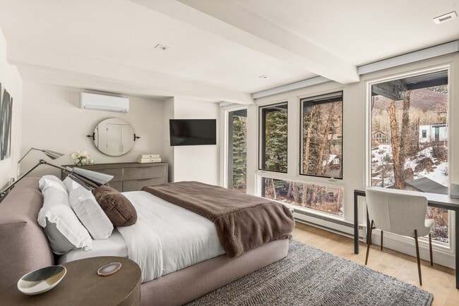 Foto del edificio - 1039 E Cooper Ave