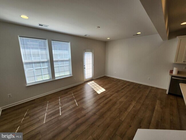 Foto del edificio - 437 Hillsdale Pl