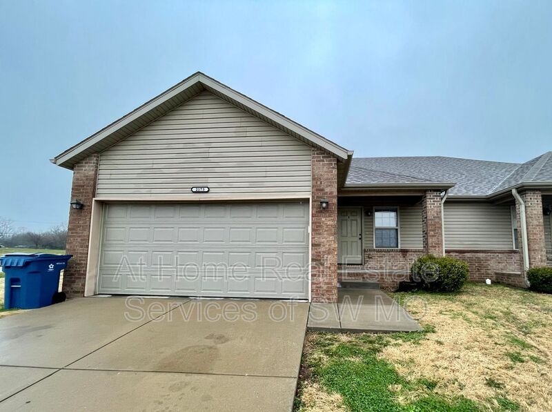 Foto principal - 2173 E Hamilton St
