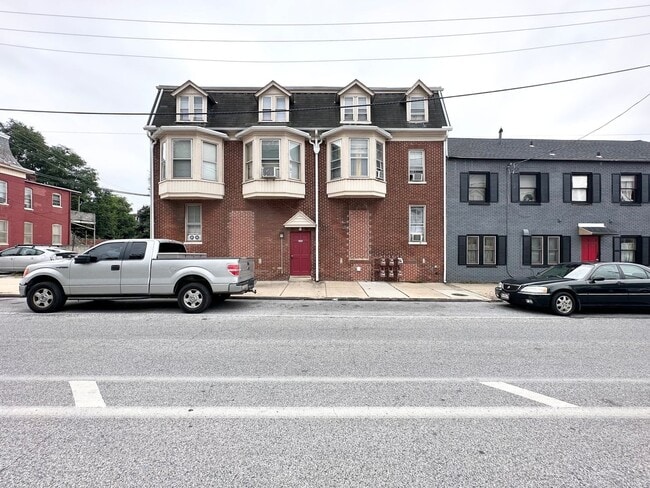 Building Photo - 232 E King St