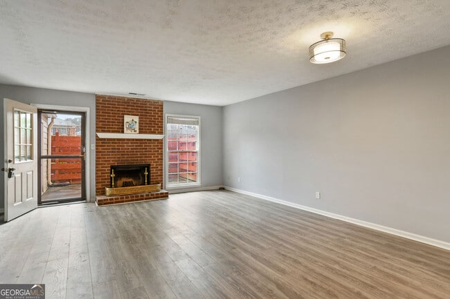 Foto del edificio - 587 Wedgewood Dr