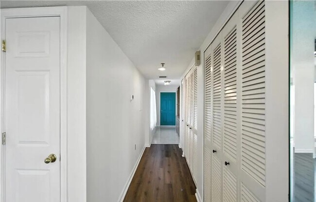 Foto del edificio - 7501 River Rd