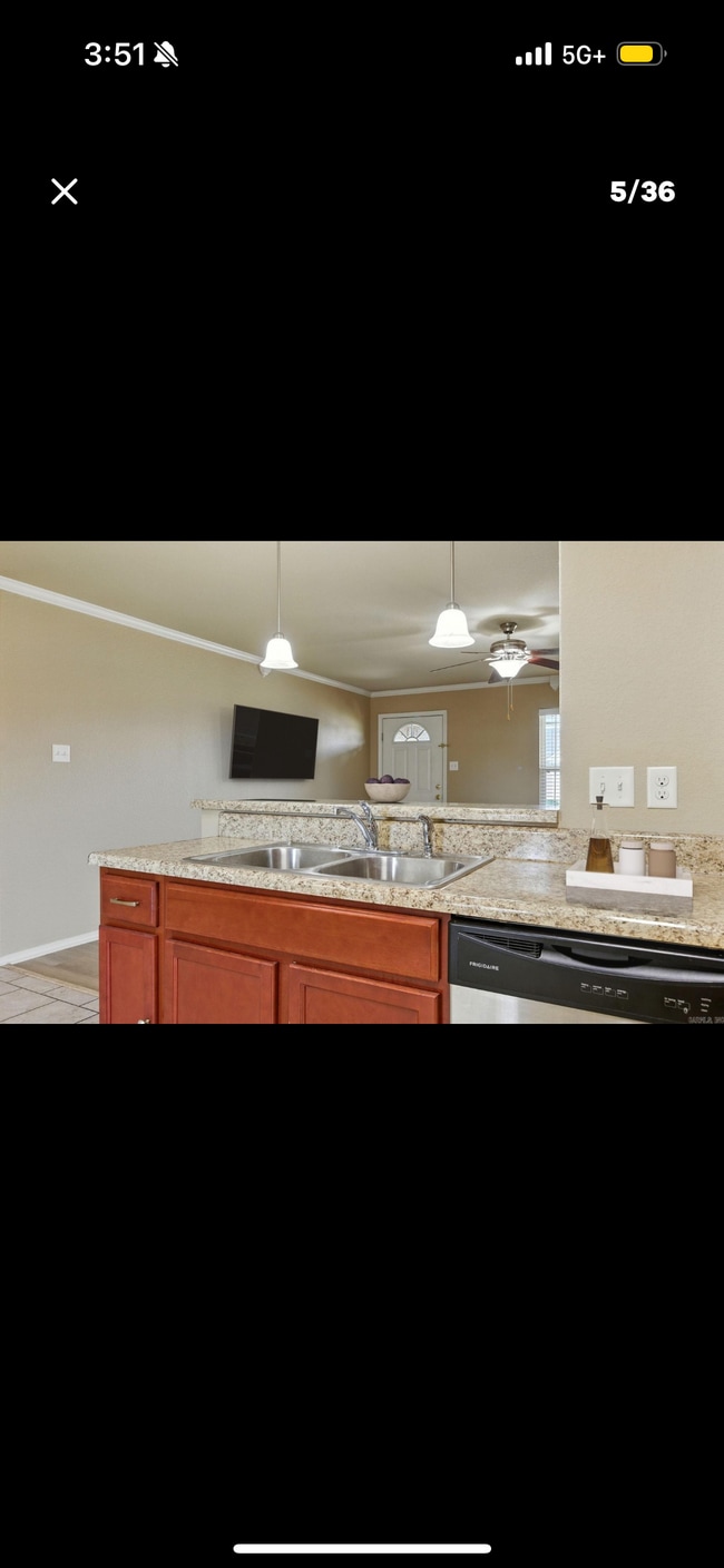 Building Photo - 5625 Pin Oak Ln