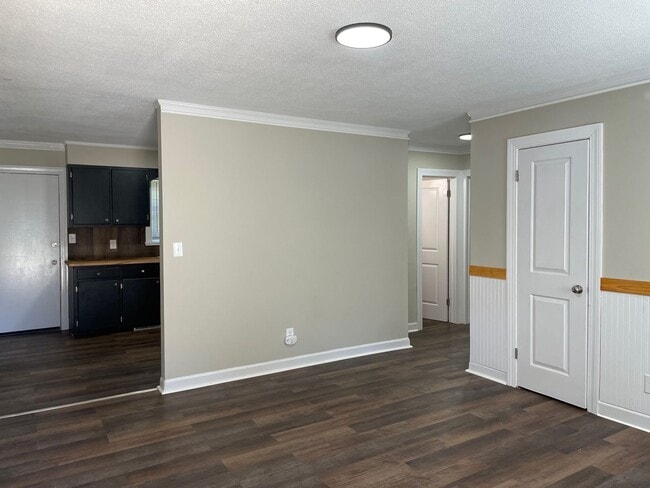 Building Photo - 1297