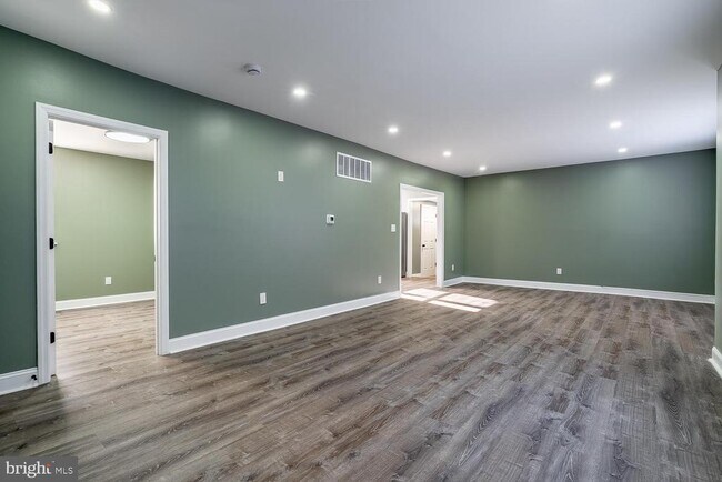 Foto del edificio - 95 New Freedom Rd