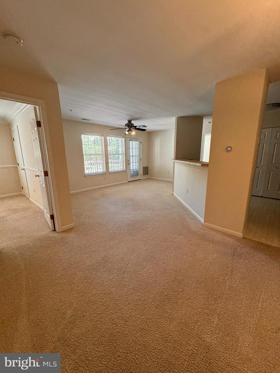 Building Photo - 8200 Blue Heron Dr
