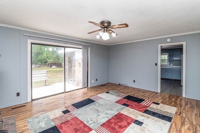 Foto del edificio - SPACIOUS Brick Home ~ Great location close...