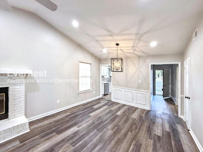 Foto del edificio - 615 Cahaba Manor Trail