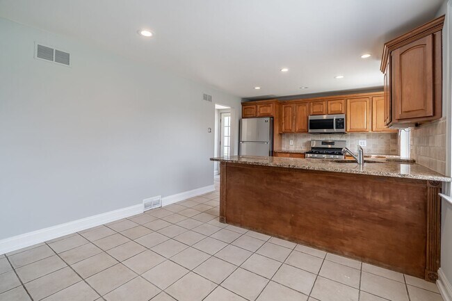 Building Photo - 4040 Pilgrim Rd