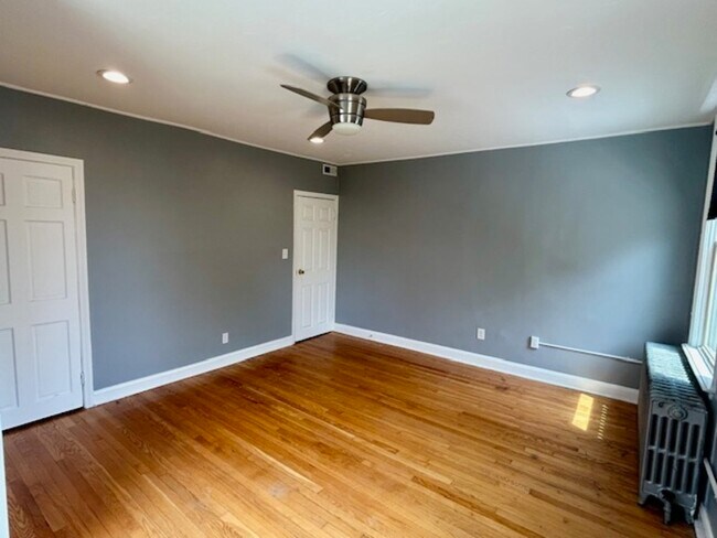 Foto del edificio - 1332 Dellwood Ave