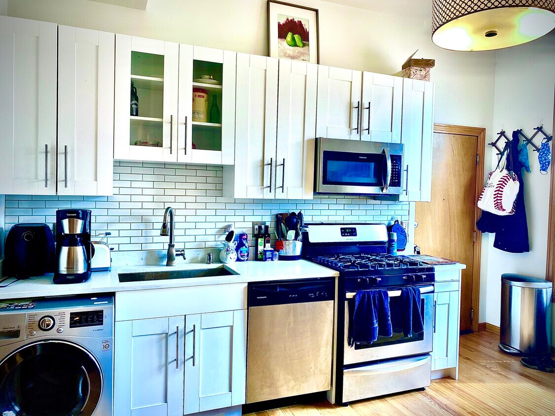 Foto principal - 2200 W Chicago Ave