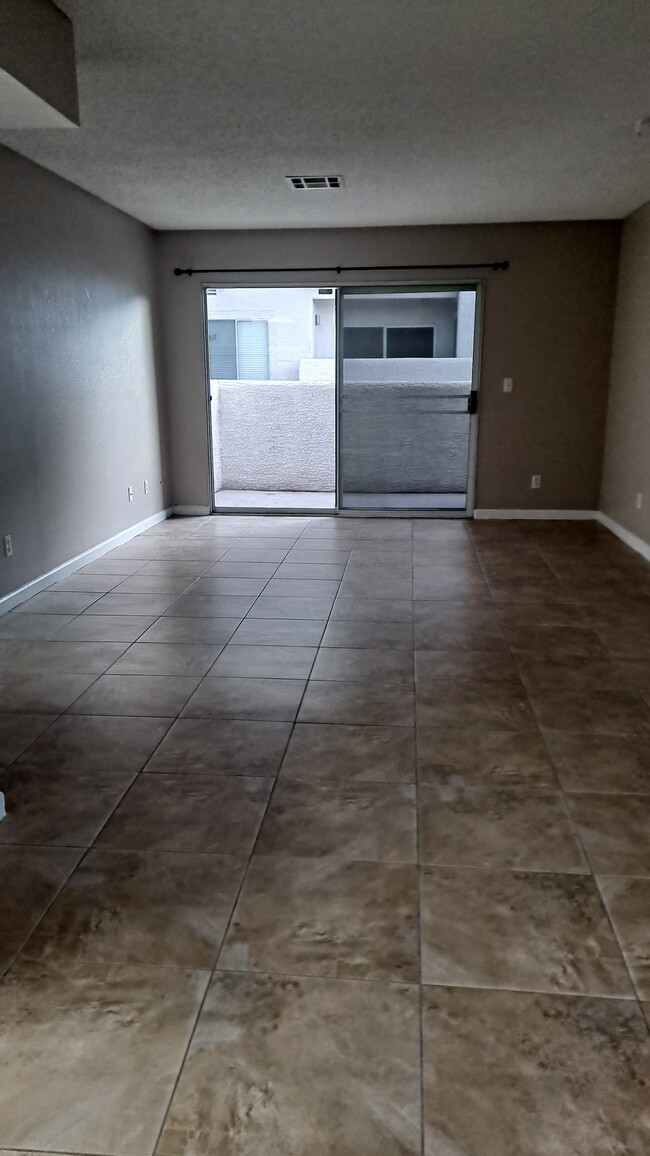 Foto del edificio - 7100 W Pirates Cove Rd
