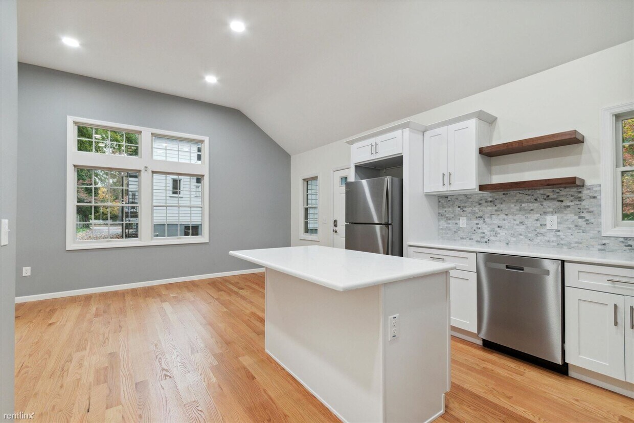 Primary Photo - 2 br, 2 bath House - 3 Princeton Ave Unit 2