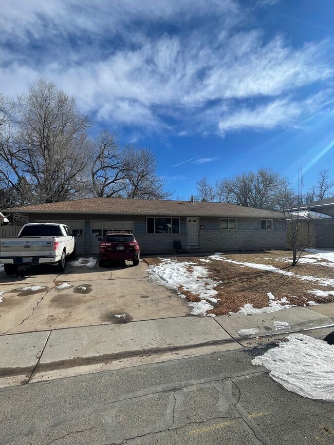 Building Photo - Spacious Ranch Home w/ Finished Basement a...