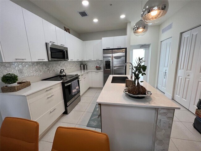 Building Photo - 8001 NW 41st Street 406, Doral, FL 33168