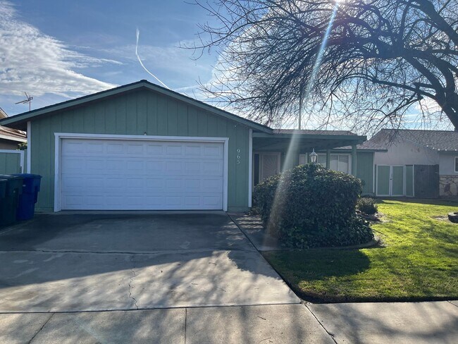Building Photo - 965 E Leland Way