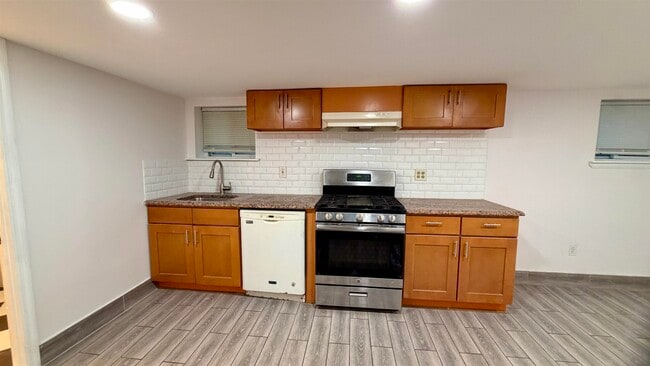Photo - 11 E 37th St (Bayonne, NJ) Apartment