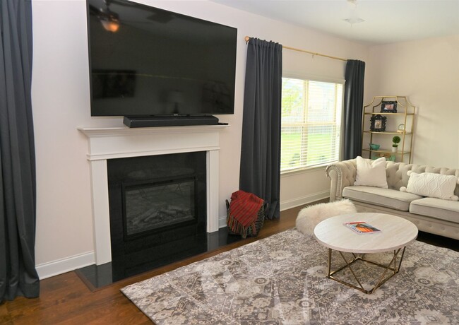 Foto del edificio - 4 bedroom 2.5 bath