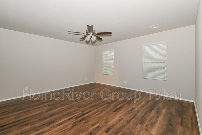 Building Photo - 1613 S 31st Ct