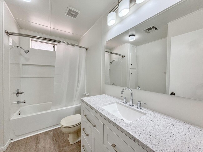 Building Photo - 40215 Harris Ln