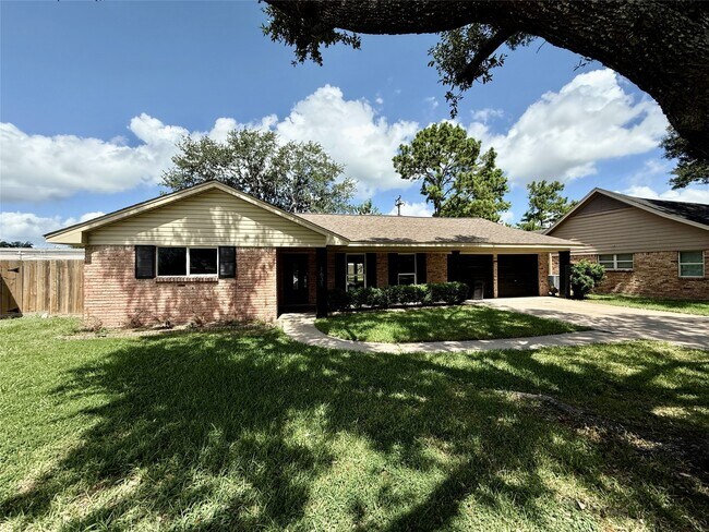 Foto del edificio - 1631 Shadow Bend Dr