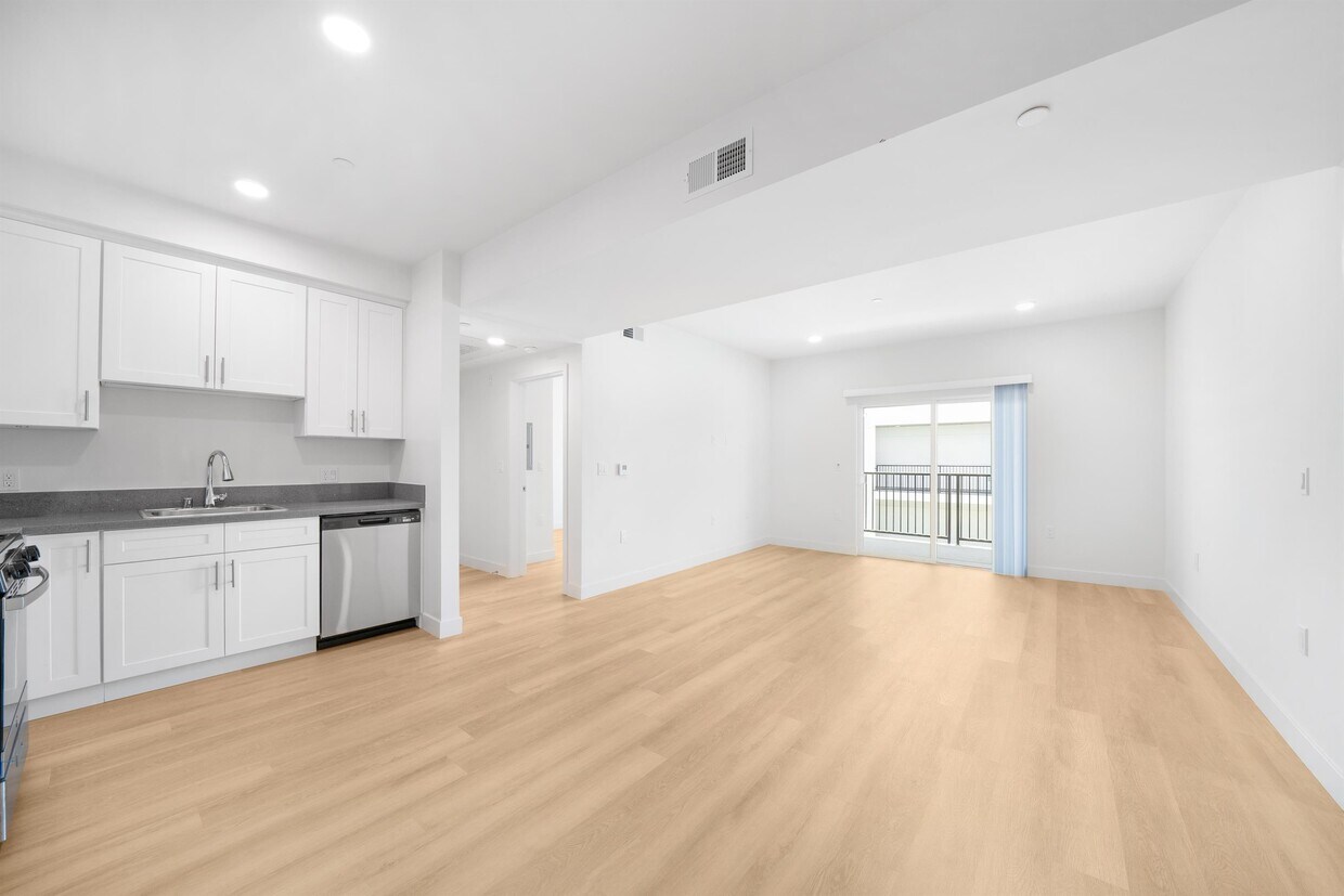 Foto principal - 14825 Delano St