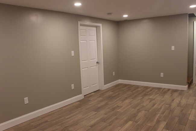 Foto del edificio - 246 Hill N Dale Rd