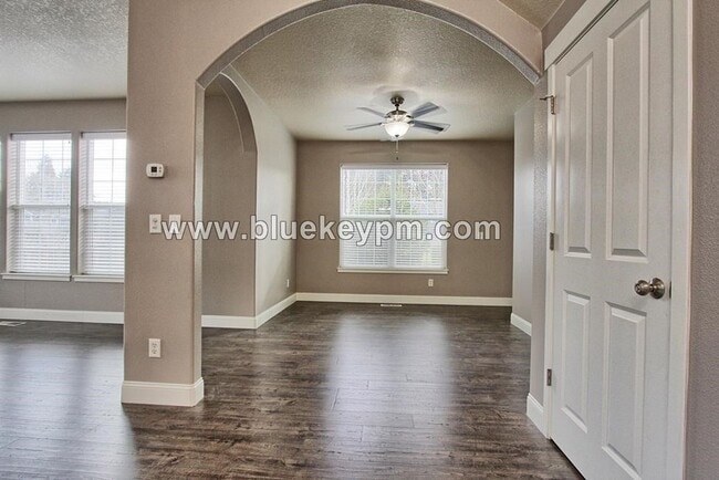 Building Photo - 4 Bed, 2.5 Bath Home in Hazel Dell with Easy Access to I-5 and Padden Pkwy