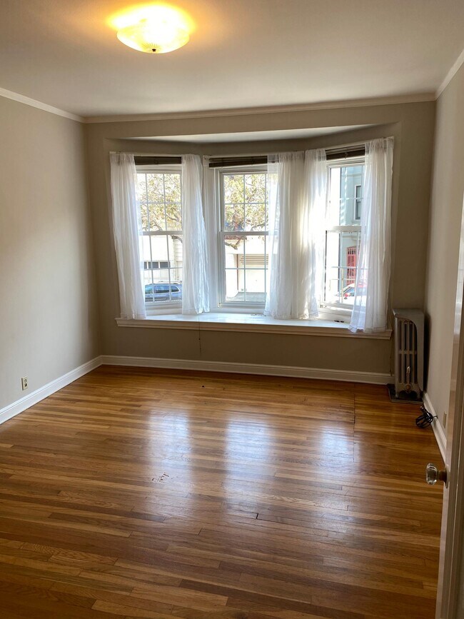 Bedroom - 2635 Franklin St