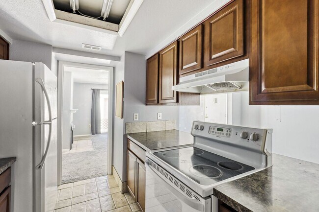 Foto del edificio - 1 MONTH FREE!! 2B/1B Upper Level Condo in Cottonwood Villas - Available NOW!