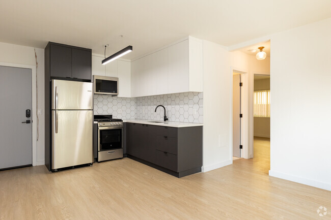 Interior Photo - 1811 Tamarind Apartments