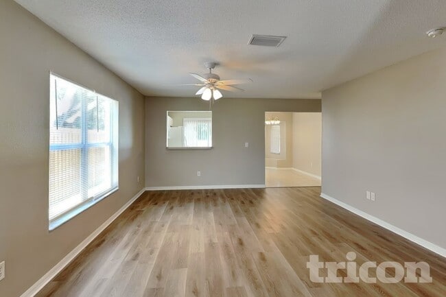 Building Photo - 6739 Summer Haven Dr