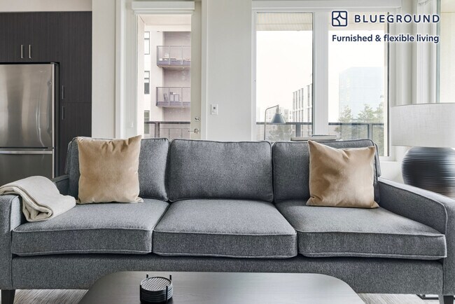 Foto del edificio - 2333 Calle Del Mundo